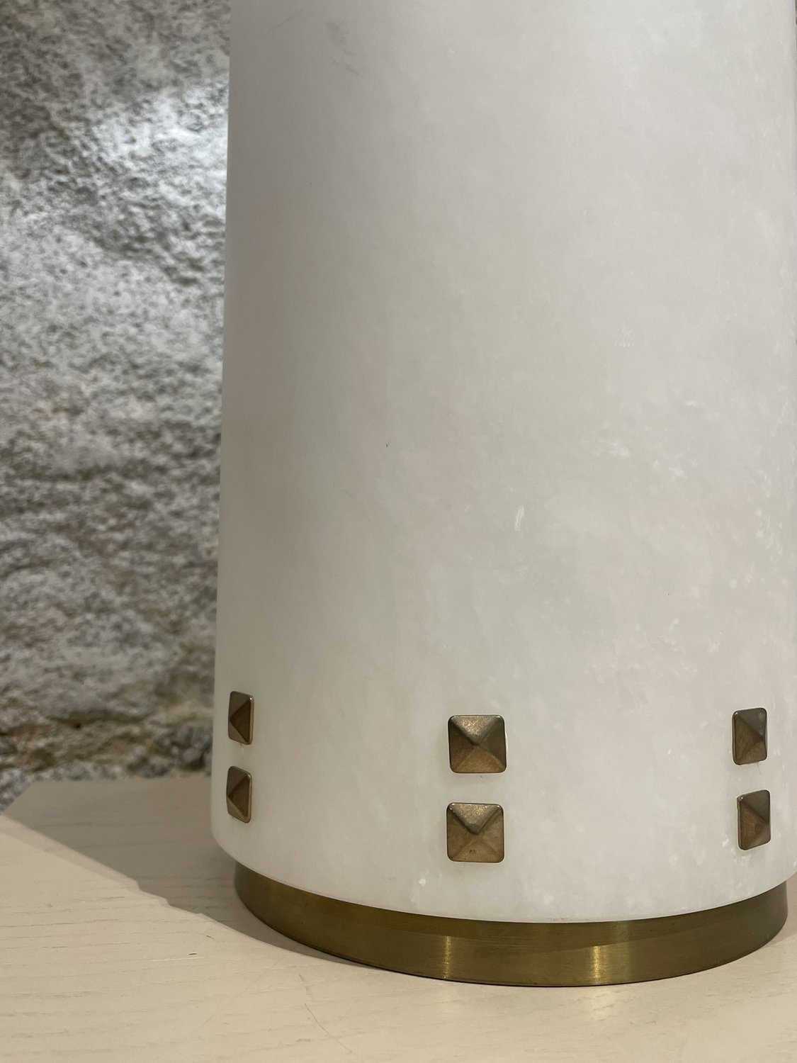 Candeeiro cilíndrico de pedra branco 3