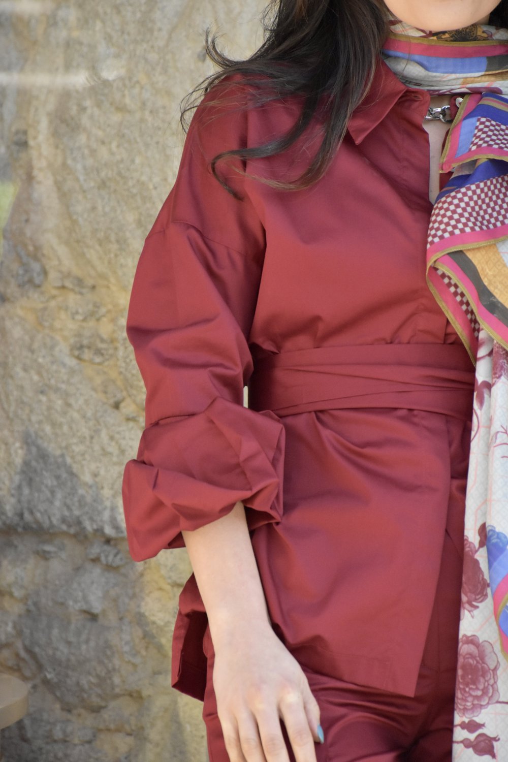 Blusa comprida com pregas e cinto 5